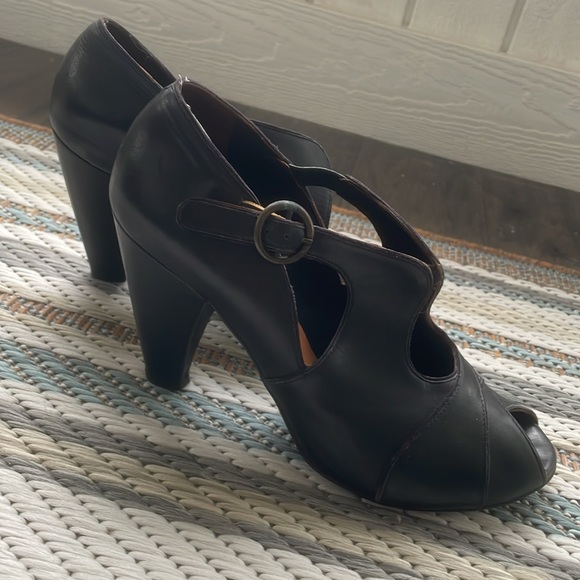 Anthropologie Coclico black leather retro wrap heels size 38.5 womens or sz 8 - Picture 2 of 10